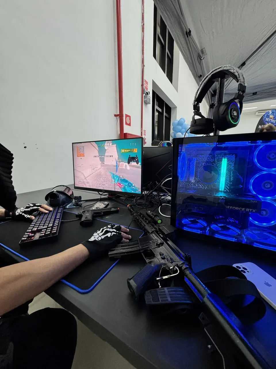 Os computadores da arena no Cosgeek 2026